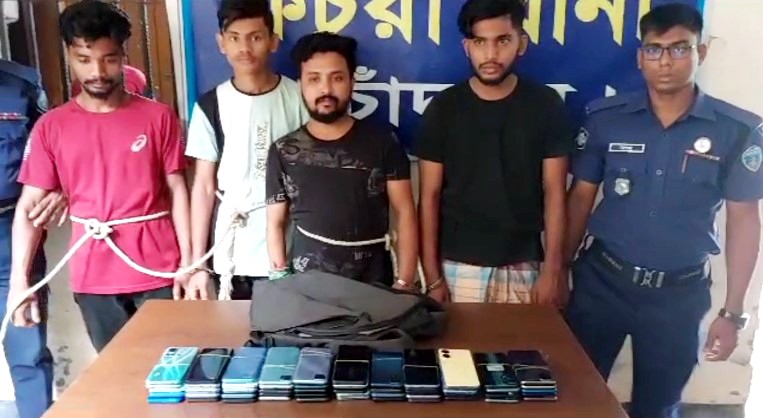 কচুয়ায় ৫৪টি চোরাই মোবাইল ও প্রাইভেটকার জব্দ, গ্রেফতার ৪